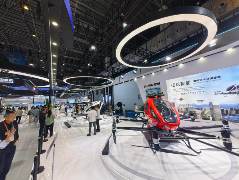 第五届消博会丨从第五届消博会低空经济展区看未来出行新图景