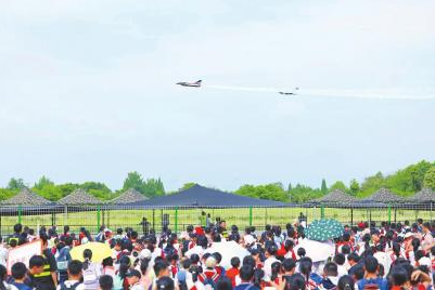 课堂搬到停机坪 感受低空科技魅力