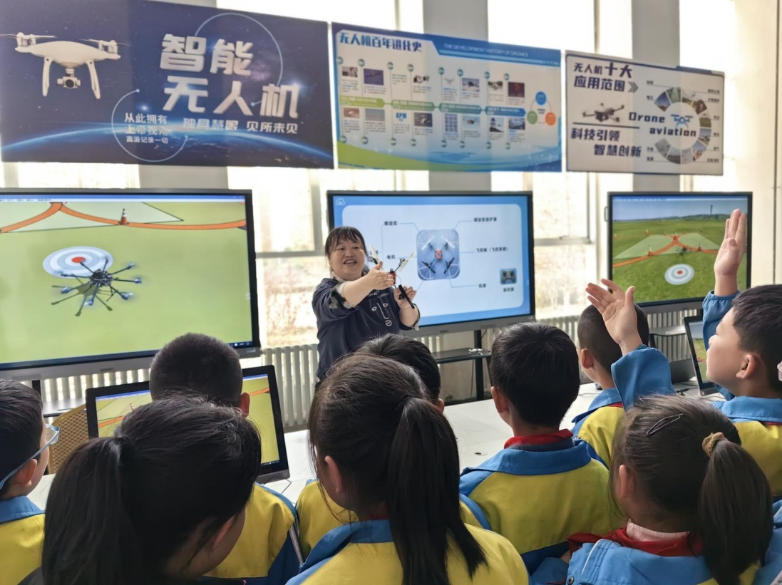 新区举办低空科技与人工智能研学活动
