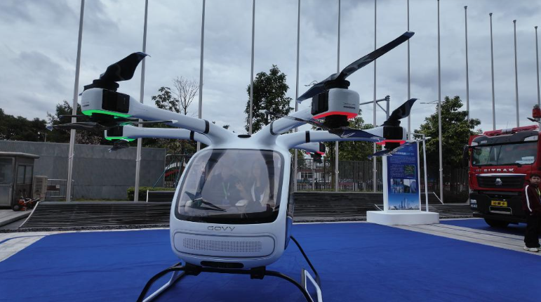 从“农田卫士”到“空中出租车” 低空经济如何重塑未来生活