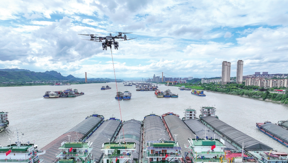 船员从“过客”变“市民” 宜昌推出三峡待闸船舶“低空闪送”综合服务